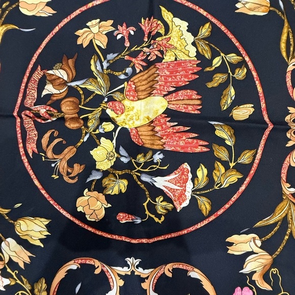 Hermès Carré 90 "Pierres d'Orient et d'Occident" silk scarf. - Picture 5 of 12